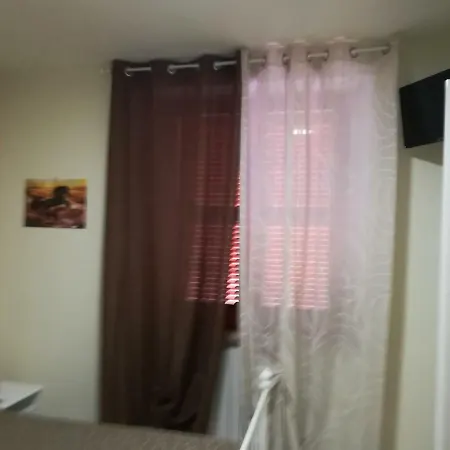 Lo Scoiattolo Di Mannocchi Lorella Casa de hóspedes Porto SantʼElpidio